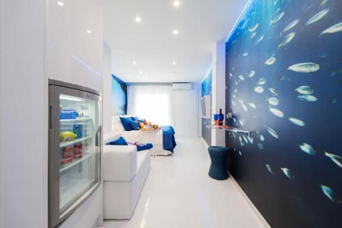 Double Room with Balcony and Partial Sea View del hotel Wavia - Adults Only. Foto 1