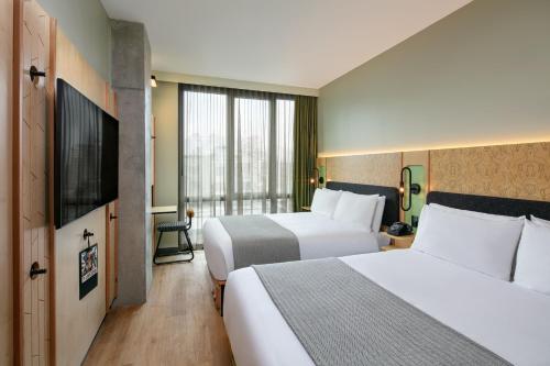 Queen Room – Hearing Accessible/High Floor del hotel Moxy Brooklyn Williamsburg. Foto 1