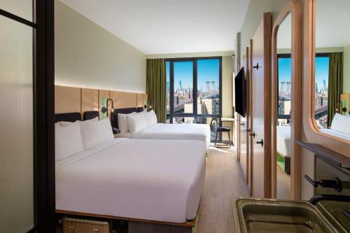Queen Room with Two Queen Beds and City View - Hearing Accessible del hotel Moxy Brooklyn Williamsburg. Foto 3