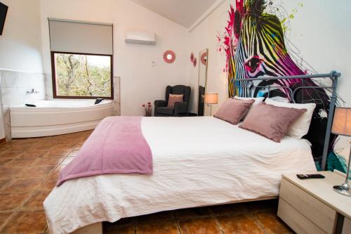 Habitación Doble Superior con vistas al jardín del hotel Finca El Pastel. Foto 4