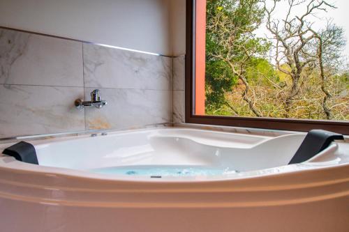 Habitación Doble Superior con vistas al jardín del hotel Finca El Pastel. Foto 6