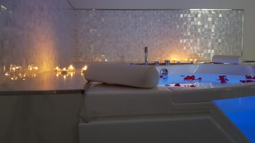 Habitación Doble con bañera de hidromasaje del hotel Finca El Pastel. Foto 4