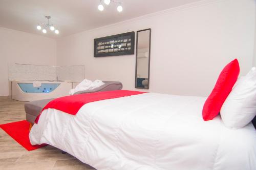 Habitación Doble con bañera de hidromasaje del hotel Finca El Pastel. Foto 5