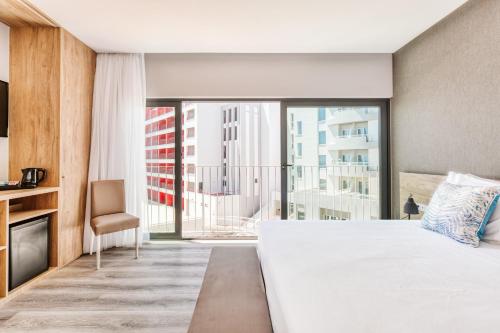 Habitación Doble Deluxe del hotel Vila Baleira Funchal. Foto 1