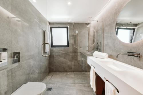 Habitación Doble Deluxe del hotel Vila Baleira Funchal. Foto 7