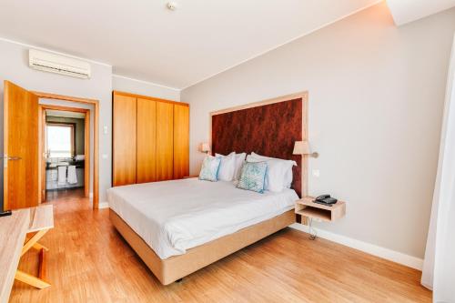 Suite Premium con vistas al mar del hotel Vila Baleira Funchal. Foto 4