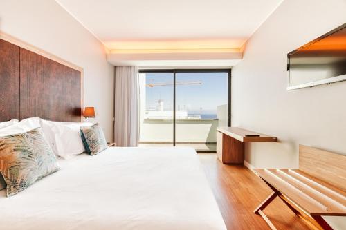 Suite Premium con vistas al mar del hotel Vila Baleira Funchal. Foto 8