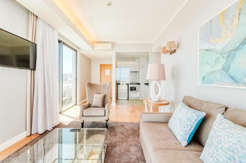 Suite Premium con vistas al mar del hotel Vila Baleira Funchal. Foto 10