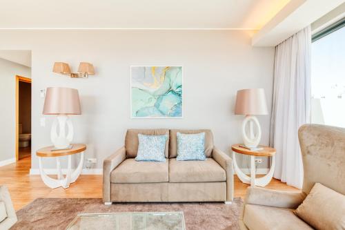 Suite Premium con vistas al mar del hotel Vila Baleira Funchal. Foto 12