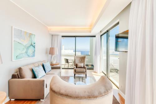 Suite Premium con vistas al mar del hotel Vila Baleira Funchal. Foto 13