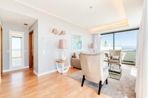 Suite Premium con vistas al mar del hotel Vila Baleira Funchal. Foto 14