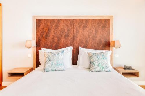Suite Premium con vistas al mar del hotel Vila Baleira Funchal. Foto 17