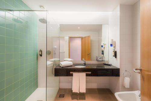 Suite Junior con vistas al mar del hotel Vila Baleira Funchal. Foto 5