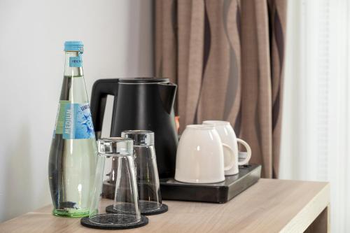 Habitación con cama grande y ducha a ras de suelo - adaptada para personas de movilidad reducida - No fumadores del hotel Best Western Plus Koeln City