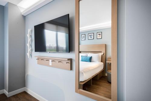 Habitación Deluxe - Cama grande - No Fumadores del hotel Wingate By Wyndham Bronx/haven Park. Foto 12