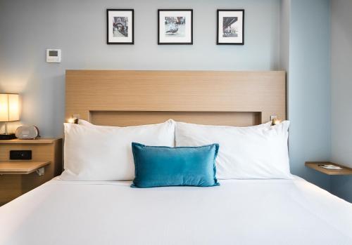 Habitación Deluxe con cama extragrande - No fumadores del hotel Wingate By Wyndham Bronx/haven Park. Foto 7