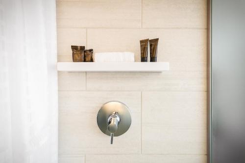 Habitación Deluxe con cama extragrande - No fumadores del hotel Wingate By Wyndham Bronx/haven Park. Foto 8