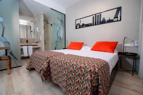 Habitación doble Con Cocina Vista ciudad Sofá Cama incluido 2 Camas individuales del hotel E-kilibrio and Apart-suites. Foto 1