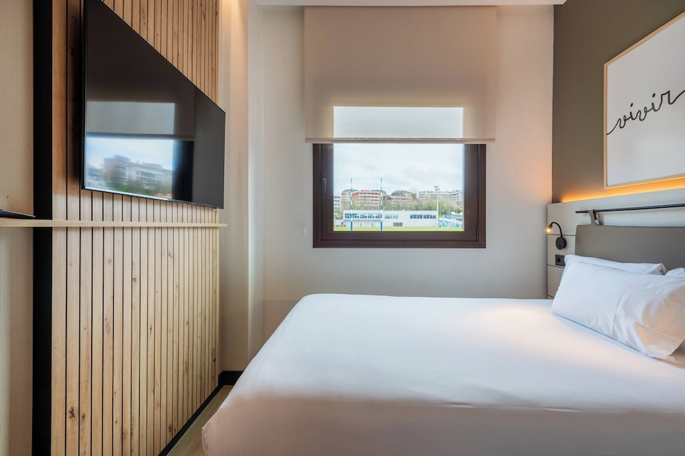Habitación Confort del hotel Leonardo San Sebastián. Foto 3