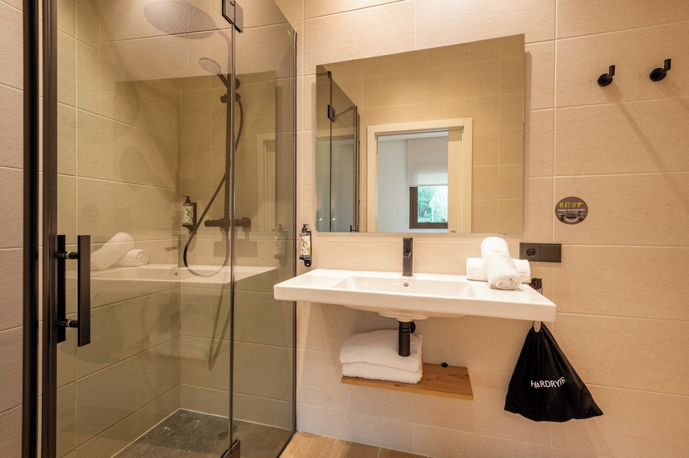 Habitación Deluxe del hotel Leonardo San Sebastián. Foto 6