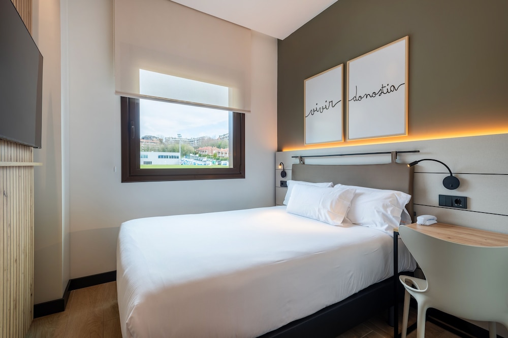 Habitación Confort del hotel Leonardo San Sebastián. Foto 2