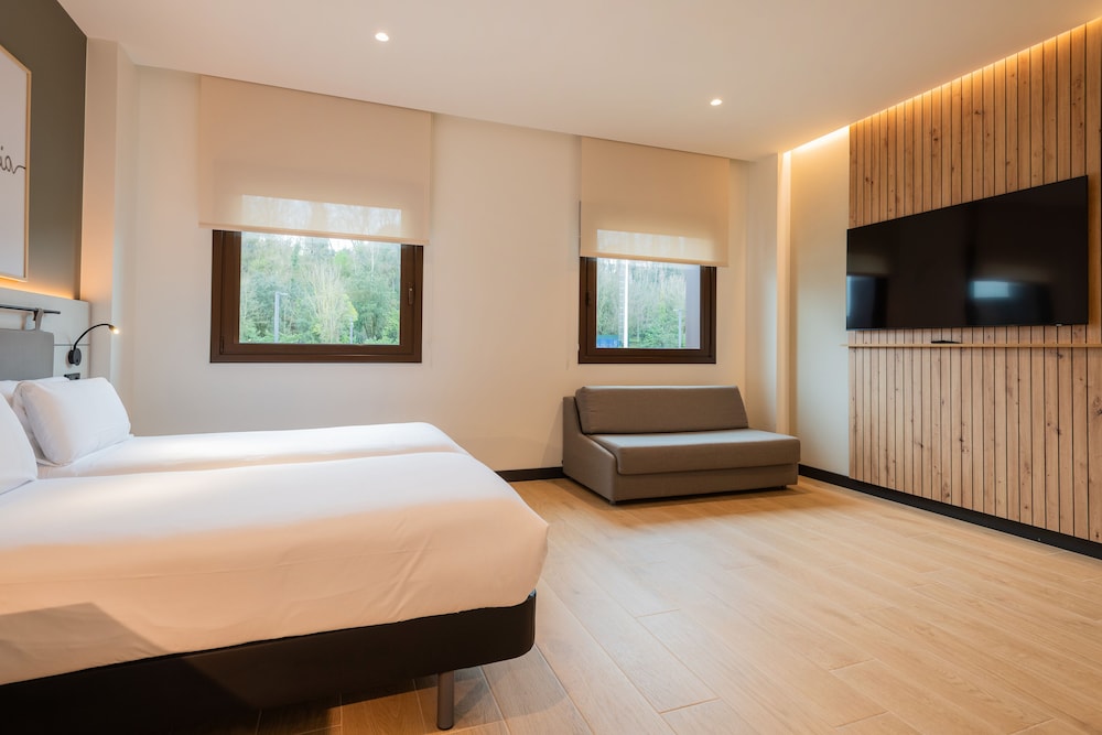 Habitación Familiar del hotel Leonardo San Sebastián. Foto 1