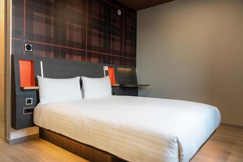 Habitación Doble adaptada para personas con movilidad reducida del hotel easyHotel Paris Charles de Gaulle Villepinte. Foto 6