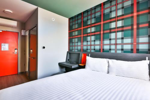 Habitación Doble del hotel easyHotel Paris Charles de Gaulle Villepinte. Foto 1