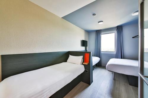 Habitación Familiar del hotel easyHotel Paris Charles de Gaulle Villepinte. Foto 9