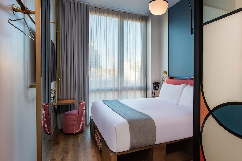 Habitación, 1 cama de matrimonio grande del hotel Moxy NYC Lower East Side, a Marriott