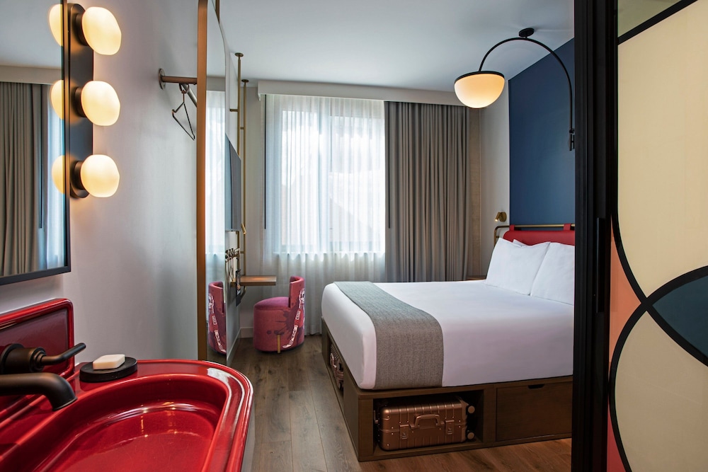 Habitación, 1 cama de matrimonio grande, vistas a la ciudad del hotel Moxy NYC Lower East Side, a Marriott. Foto 4