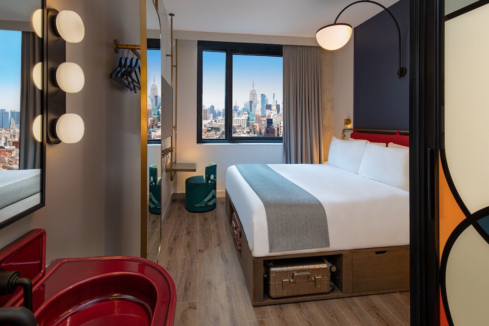 Habitación, 1 cama de matrimonio grande, notificación por teléfono o timbre, vistas a la ciudad del hotel Moxy NYC Lower East Side, a Marriott