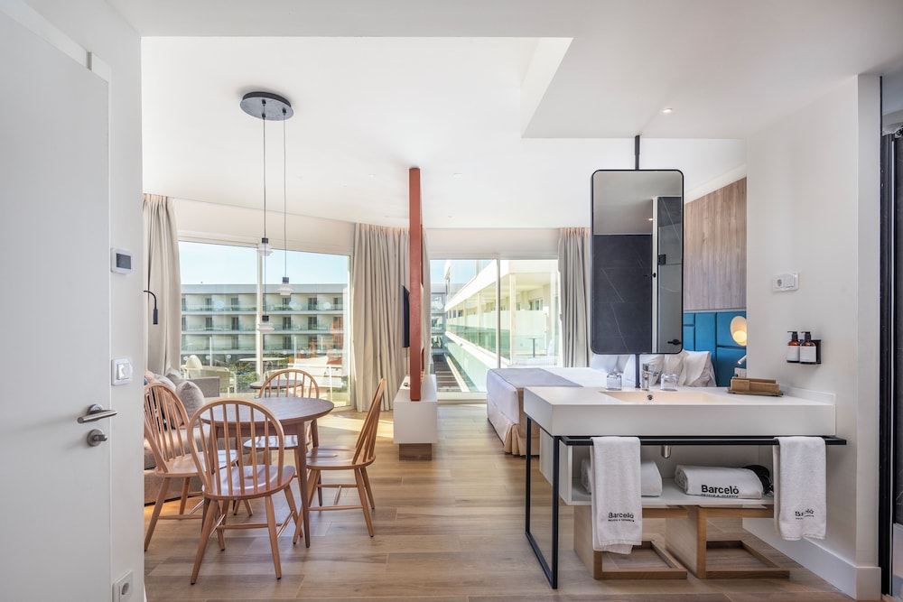 Junior suite Balcón o Terraza 1 Cama king Vista Patio del hotel Barceló Playa Blanca. Foto 1