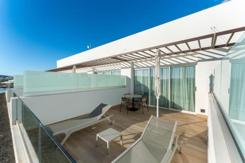 Suite Junior Deluxe con vistas al mar del hotel Barceló Playa Blanca Royal Level Adults Only. Foto 3