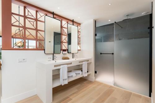 Suite Junior Deluxe con vistas al mar del hotel Barceló Playa Blanca Royal Level Adults Only. Foto 1