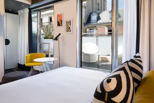 Habitación Doble con terraza del hotel Ekta. Foto 3