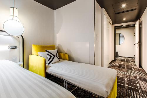 Habitación Triple Deluxe del hotel Ekta. Foto 1