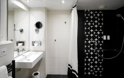 Habitación Triple Deluxe del hotel Ekta. Foto 6