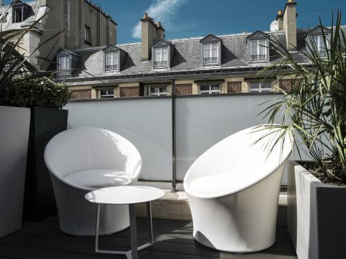 Suite con terraza del hotel Ekta