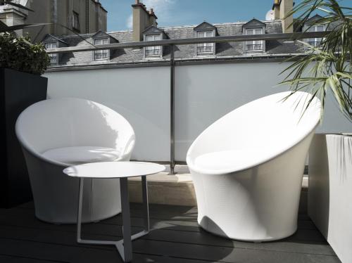 Suite con terraza del hotel Ekta. Foto 1