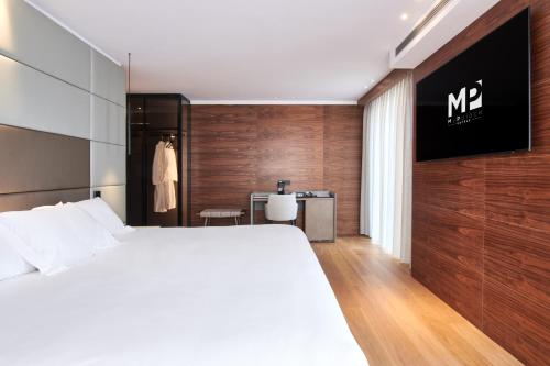 Suite Doble Deluxe con bañera de hidromasaje del hotel Mypalace LeÓn. Foto 1