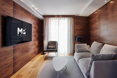 Suite Doble Deluxe con bañera de hidromasaje del hotel Mypalace LeÓn. Foto 6