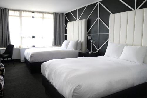 Double Room with Mobility/Hearing Access, Two Double Beds andTub with Grab Bars, Non - Smoking del hotel NoMa, Trademark Collection by Wyndham. Foto 2