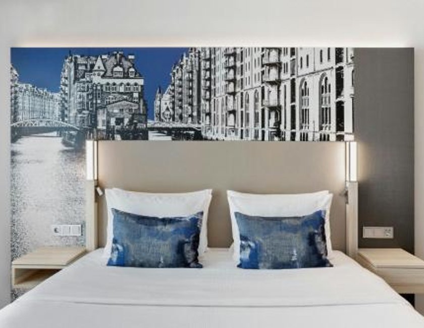 Habitación con cama extragrande del hotel Courtyard by Marriott Hamburg City. Foto 4