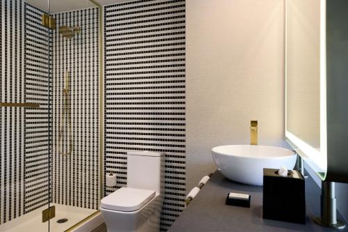 Habitación Doble con cama grande y vistas a Central Park del hotel Renaissance New York Harlem. Foto 4