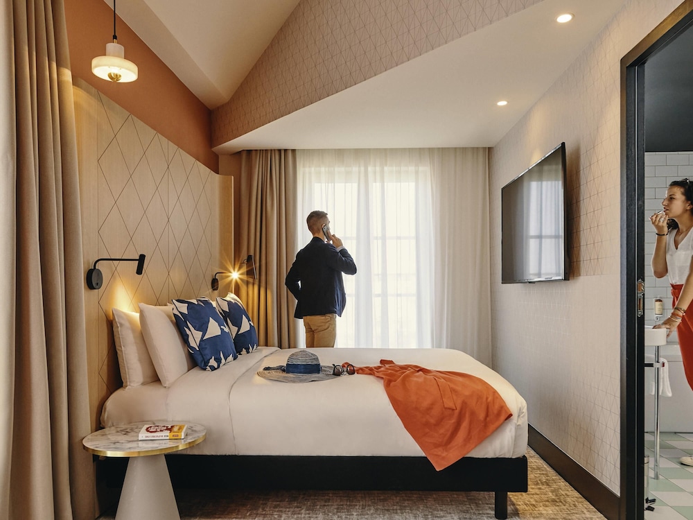 Suite: ideal para una familia, 1 cama doble y 1 sofá cama para dos personas del hotel Hôtel Mercure Marseille Canebière