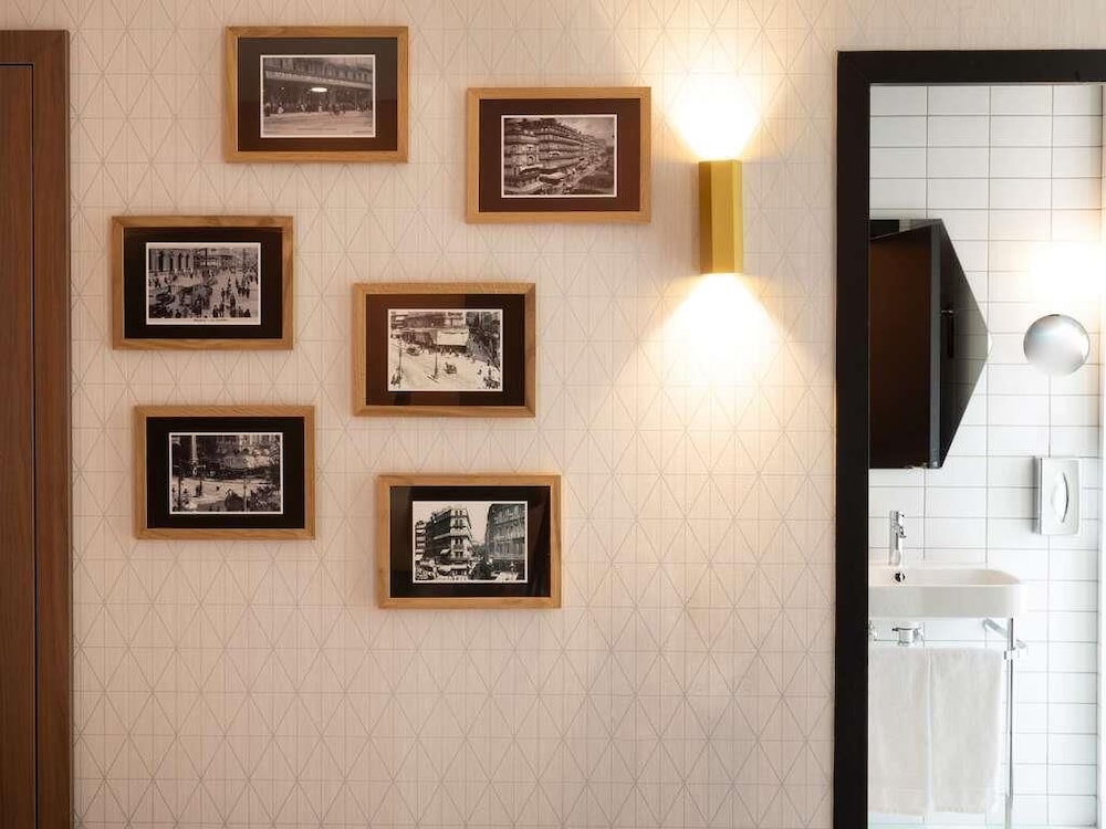 Suite: ideal para una familia, 1 cama doble y 1 sofá cama para dos personas del hotel Hôtel Mercure Marseille Canebière. Foto 4
