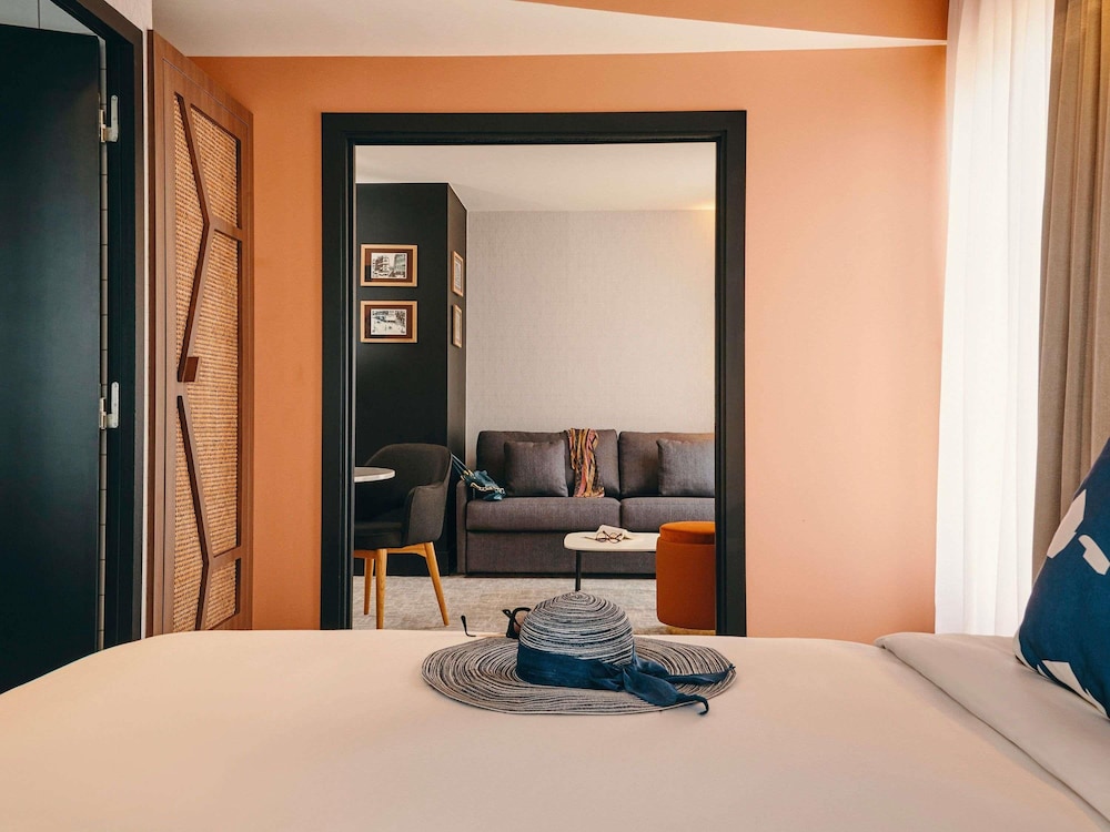 Suite: ideal para una familia, 1 cama doble y 1 sofá cama para dos personas del hotel Hôtel Mercure Marseille Canebière. Foto 3