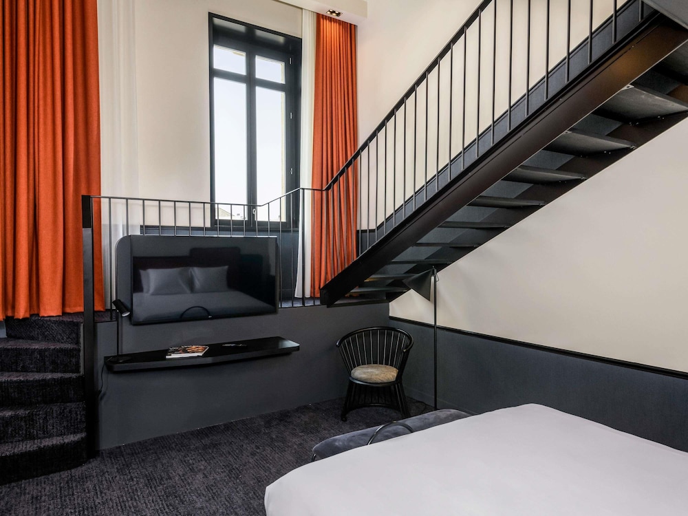 Suite Junior Privilège con 1 cama King Size del hotel Mercure Bordeaux Centre Gare Atlantic. Foto 5