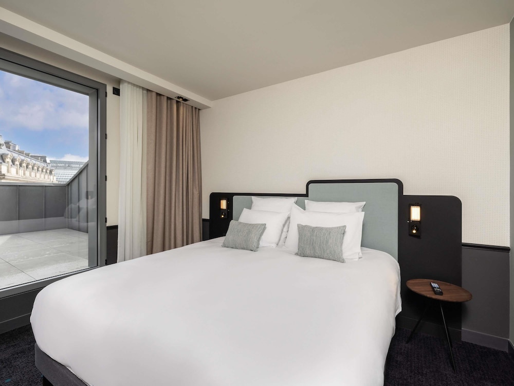 Suite Junior Privilege con terraza, 1 cama King Size y sofá cama del hotel Mercure Bordeaux Centre Gare Atlantic. Foto 1
